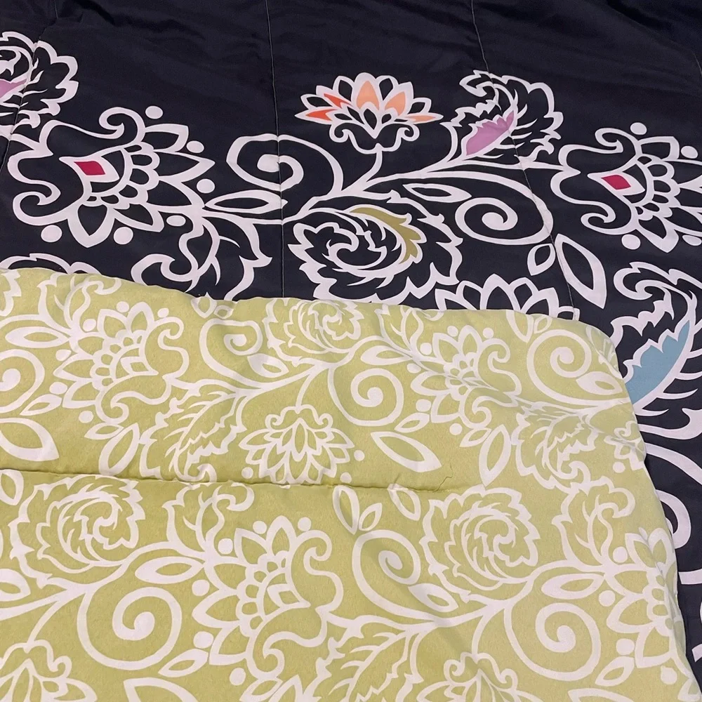 Full size reversible comforter